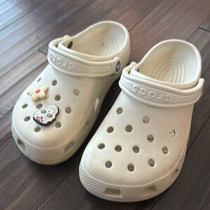 Gently Used Crocs M(6)/ W(8)